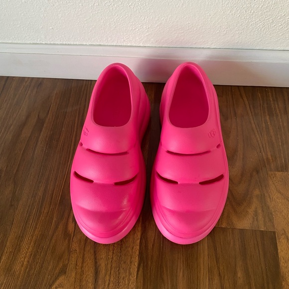 UGG Pink Water Shoes (women’s size 10) - Picture 2 of 10